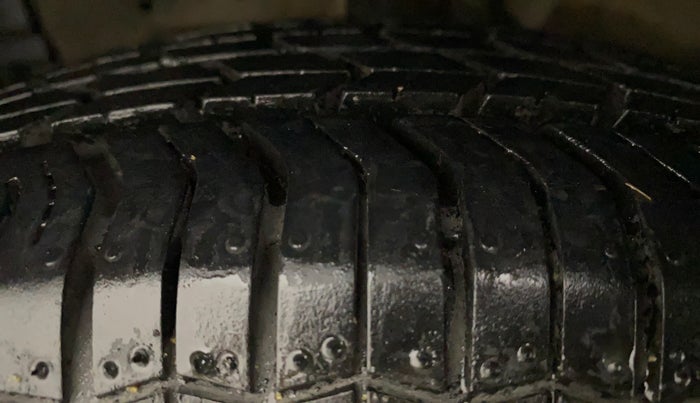 2015 Maruti Swift Dzire VXI, Petrol, Manual, 23,866 km, Left Front Tyre Tread