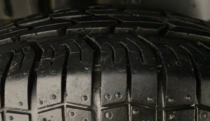 2015 Maruti Swift Dzire VXI, Petrol, Manual, 23,866 km, Right Rear Tyre Tread