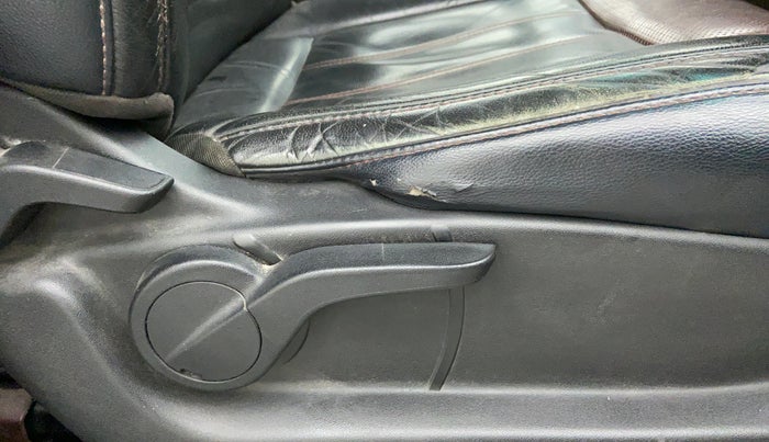 2015 Mahindra XUV500 W8 FWD, Diesel, Manual, 93,626 km, Driver Side Adjustment Panel