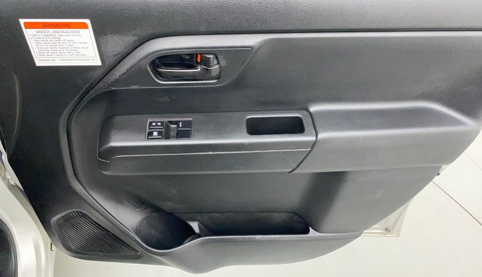 2021 Maruti New Wagon-R LXI CNG 1.0 L, CNG, Manual, 33,889 km, Driver Side Door Panels Control
