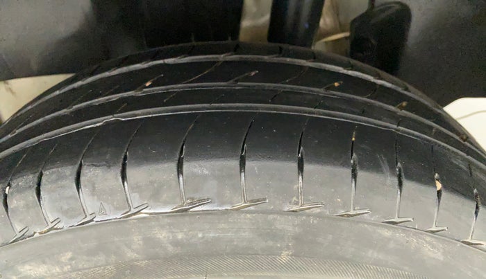 2019 Maruti Swift VXI, Petrol, Manual, 30,281 km, Left Rear Tyre Tread