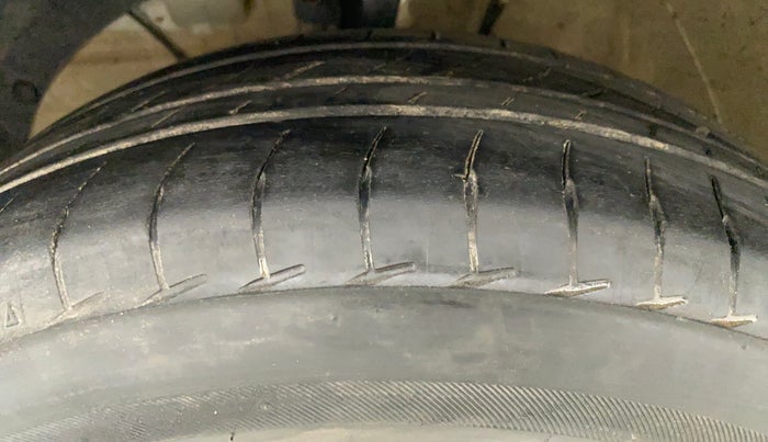2019 Maruti Swift VXI, Petrol, Manual, 30,281 km, Left Front Tyre Tread