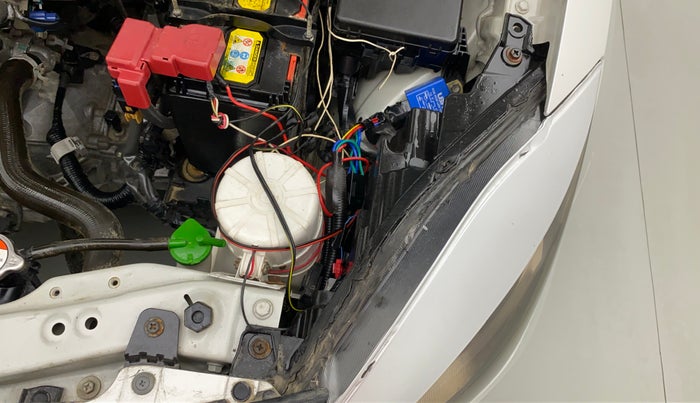 2019 Maruti Swift VXI, Petrol, Manual, 30,281 km, Left headlight - Clamp has minor damage