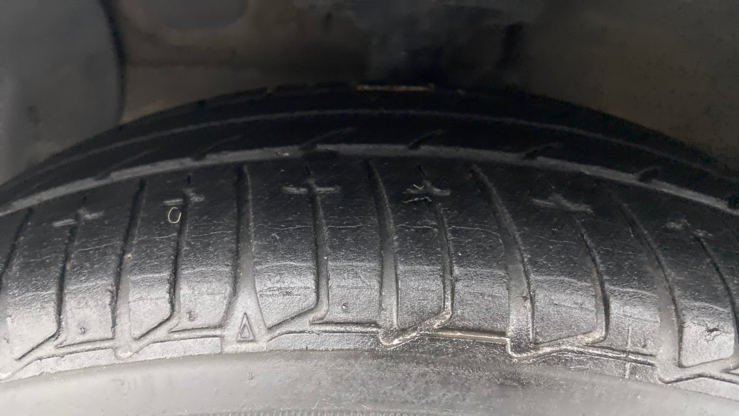 Left Front Tyre Tread