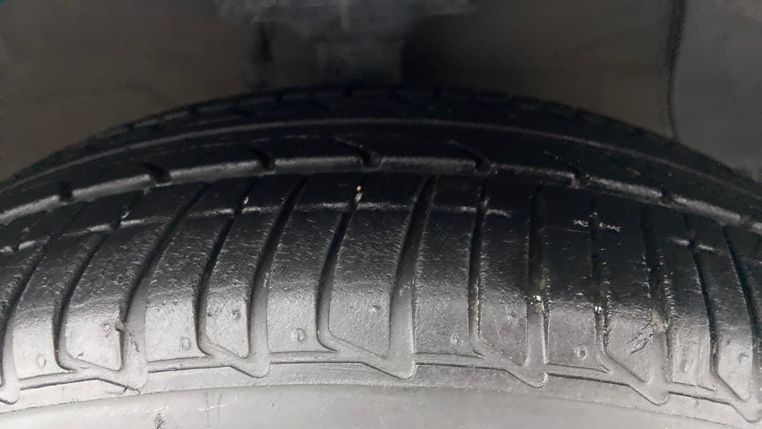 Right Front Tyre Tread