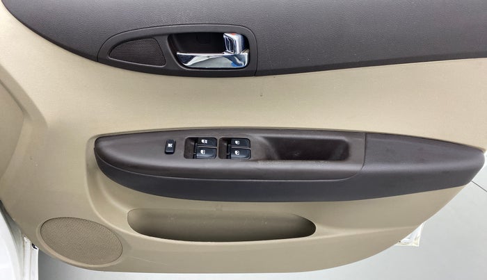 2010 Hyundai i20 MAGNA O 1.2, Petrol, Manual, 74,961 km, Driver Side Door Panels Control