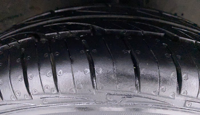 2017 Hyundai Eon ERA PLUS, Petrol, Manual, 61,694 km, Right Front Tyre Tread