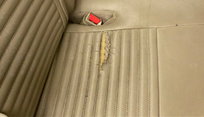 2015 Maruti Swift Dzire VXI, Petrol, Manual, 89,917 km, Second-row right seat - Cover slightly torn