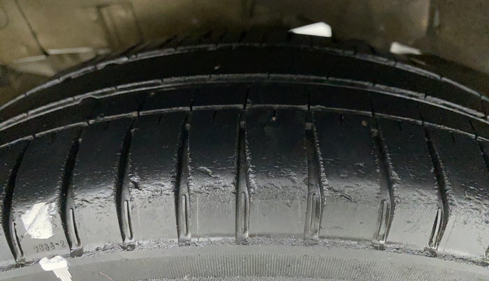 2011 Hyundai Santro Xing GL PLUS, CNG, Manual, 82,841 km, Right Rear Tyre Tread