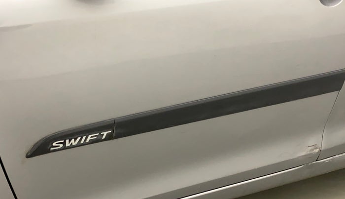 2015 Maruti Swift VXI, Petrol, Manual, 29,778 km, Front passenger door - Minor scratches