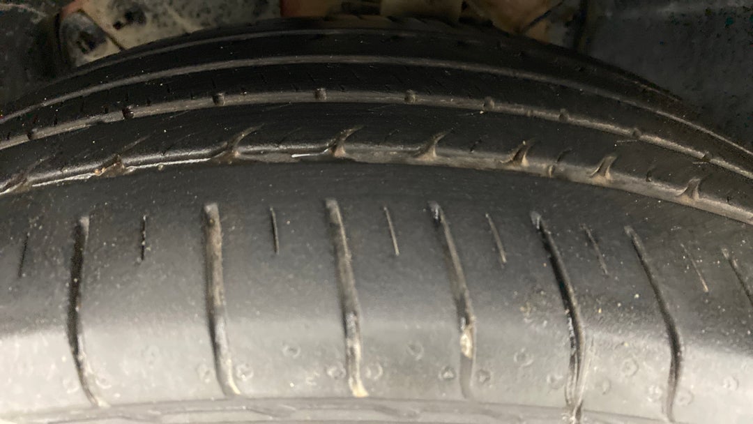 Left Front Tyre Tread
