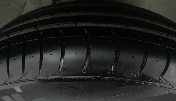 2016 Maruti Alto 800 LXI, Petrol, Manual, 43,986 km, Right Front Tyre Tread