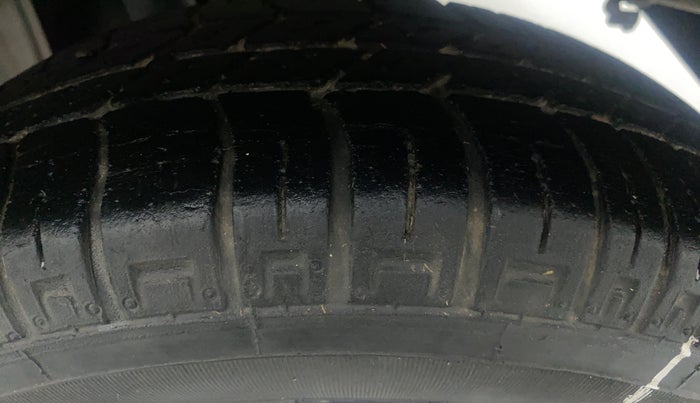 2016 Maruti Alto 800 LXI, Petrol, Manual, 43,986 km, Left Rear Tyre Tread