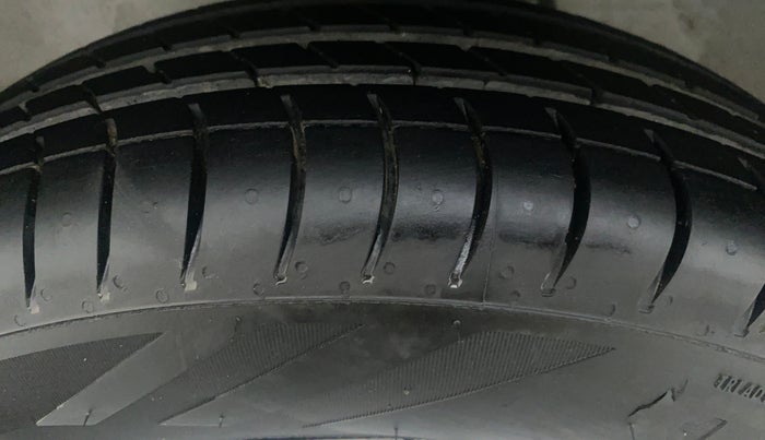 2016 Maruti Alto 800 LXI, Petrol, Manual, 43,986 km, Left Front Tyre Tread