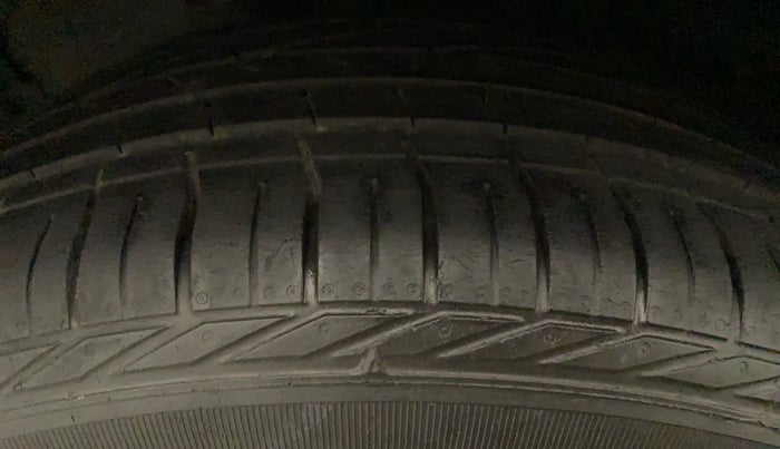 2019 Tata NEXON XZA PLUS PETROL, Petrol, Automatic, 61,806 km, Right Front Tyre Tread