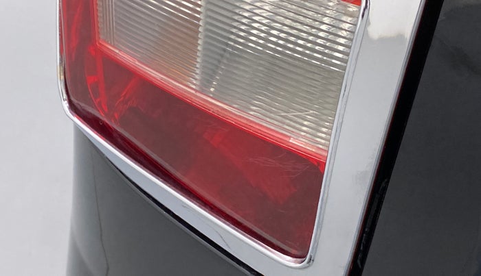 2019 Mahindra TUV300 T4+, Diesel, Manual, 74,405 km, Left tail light - Minor scratches