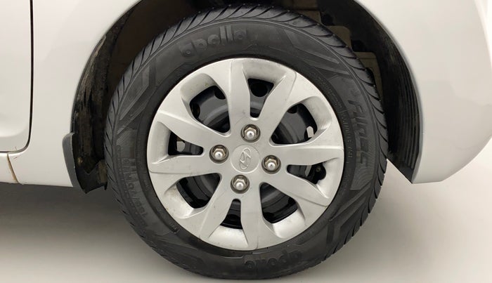 2018 Hyundai Eon MAGNA +, Petrol, Manual, 28,516 km, Right Front Wheel