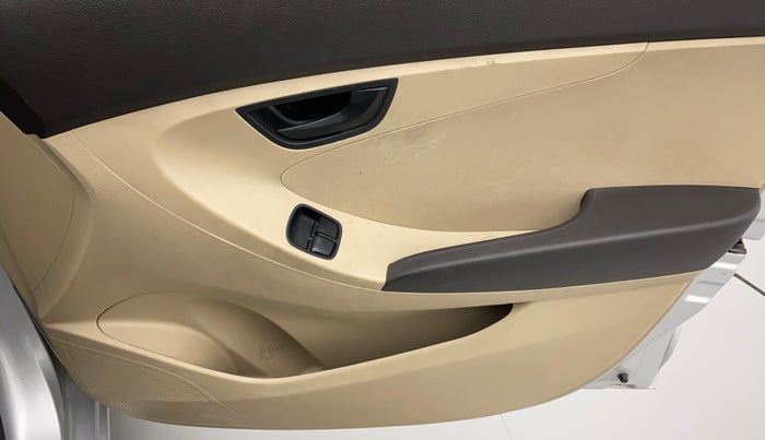 2018 Hyundai Eon MAGNA +, Petrol, Manual, 28,516 km, Driver Side Door Panels Control