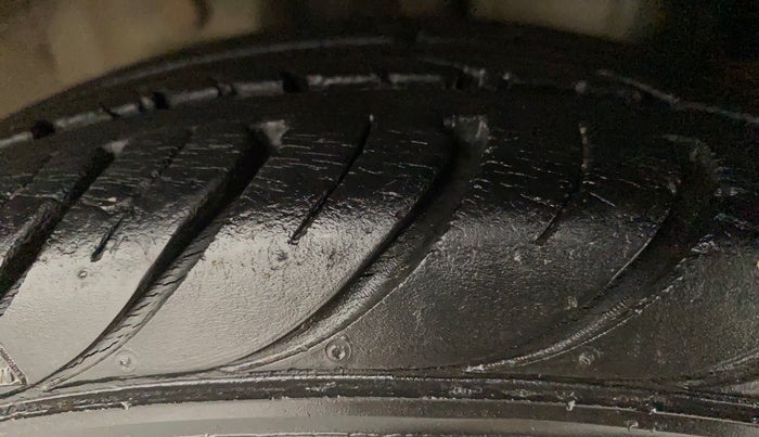 2018 Hyundai Eon MAGNA +, Petrol, Manual, 28,516 km, Left Rear Tyre Tread