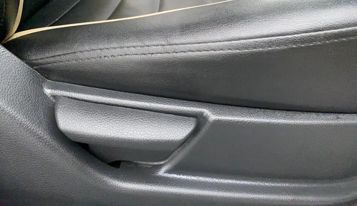 2018 Hyundai Eon MAGNA +, Petrol, Manual, 28,516 km, Driver Side Adjustment Panel