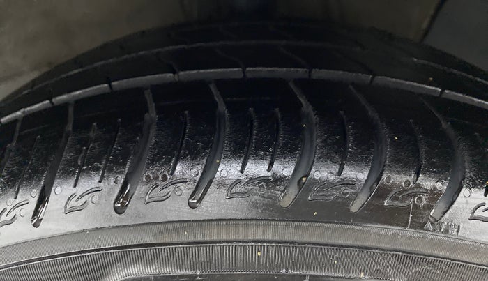 2017 Hyundai Verna 1.6 SX (O) CRDI MT, Diesel, Manual, 27,187 km, Right Front Tyre Tread