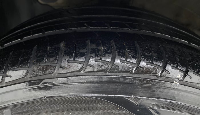 2017 Hyundai Verna 1.6 SX (O) CRDI MT, Diesel, Manual, 27,187 km, Left Front Tyre Tread