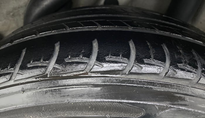 2017 Hyundai Verna 1.6 SX (O) CRDI MT, Diesel, Manual, 27,187 km, Left Rear Tyre Tread