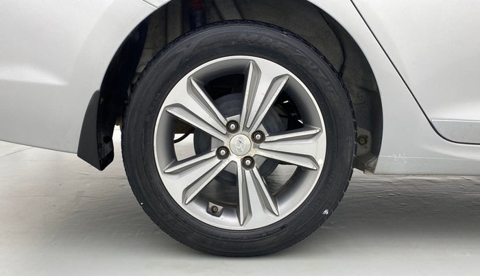 2017 Hyundai Verna 1.6 SX (O) CRDI MT, Diesel, Manual, 27,187 km, Right Rear Wheel