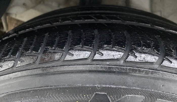 2017 Hyundai Verna 1.6 SX (O) CRDI MT, Diesel, Manual, 27,187 km, Right Rear Tyre Tread