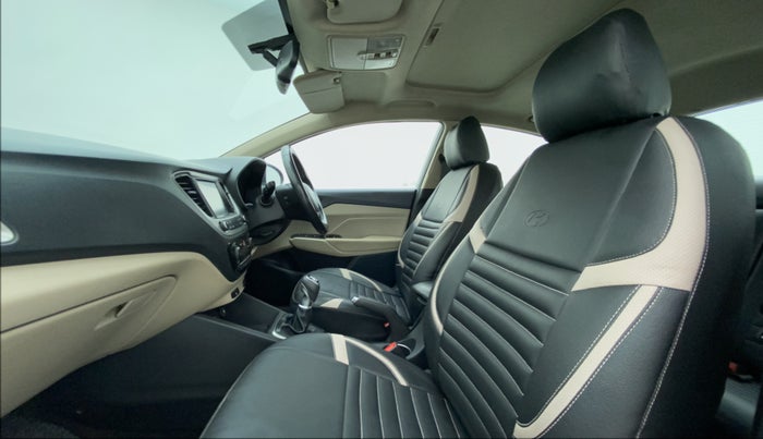 2017 Hyundai Verna 1.6 SX (O) CRDI MT, Diesel, Manual, 27,187 km, Right Side Front Door Cabin