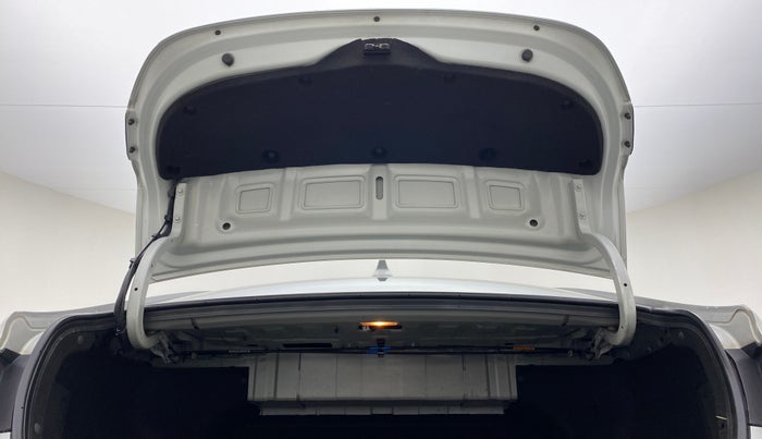 2017 Hyundai Verna 1.6 SX (O) CRDI MT, Diesel, Manual, 27,187 km, Boot Door Open