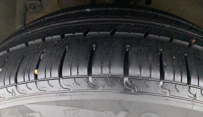 2018 Maruti Ertiga VXI LIMITED EDITION, Petrol, Manual, 74,055 km, Left Front Tyre Tread