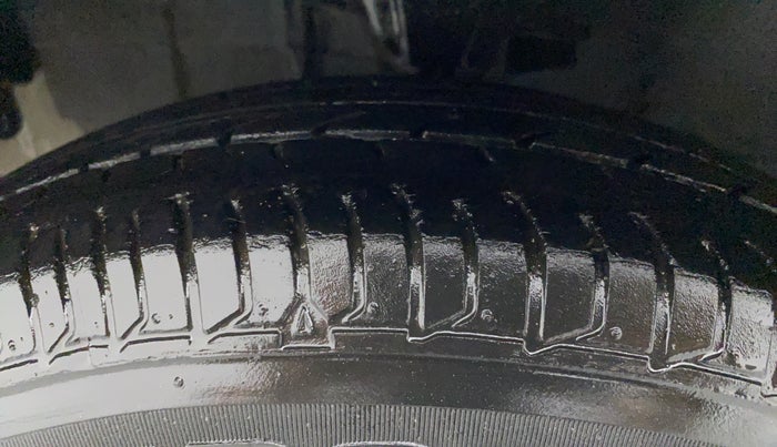2011 Hyundai i10 MAGNA 1.1, Petrol, Manual, 30,901 km, Left Front Tyre Tread