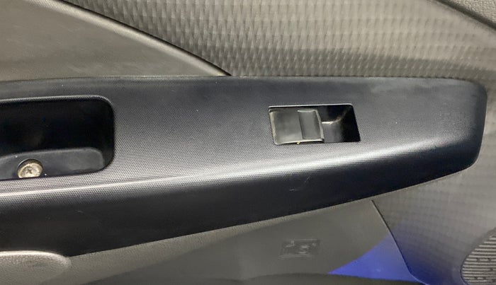 2011 Toyota Etios G, Petrol, Manual, 65,168 km, Left front window switch / handle - Power window makes minor noise