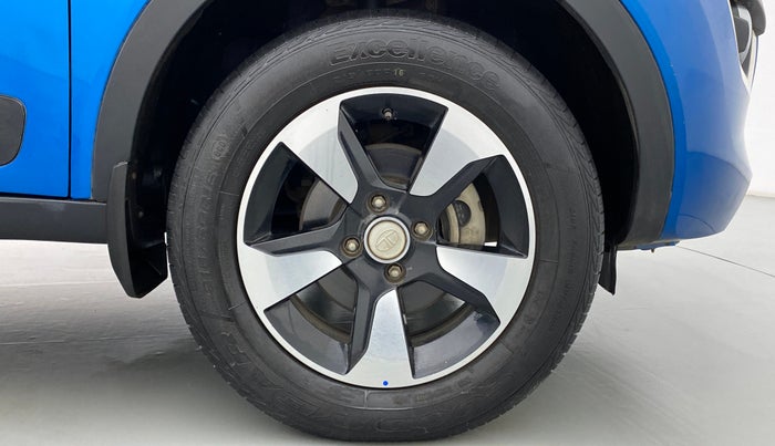 2018 Tata NEXON XZA+ 1.5, Diesel, Automatic, 13,714 km, Right Front Wheel
