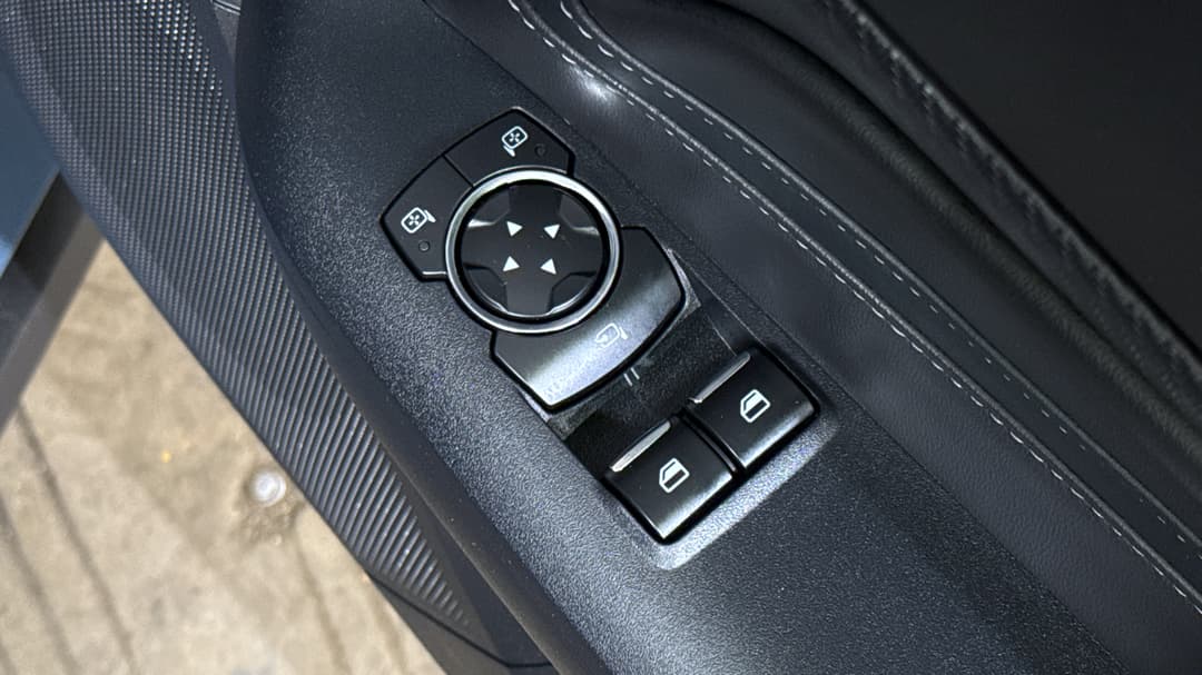2024 Ford Mustang Gt 5.0 V8, Automatic, 7916 km, Drivers Side Door Panel Controls