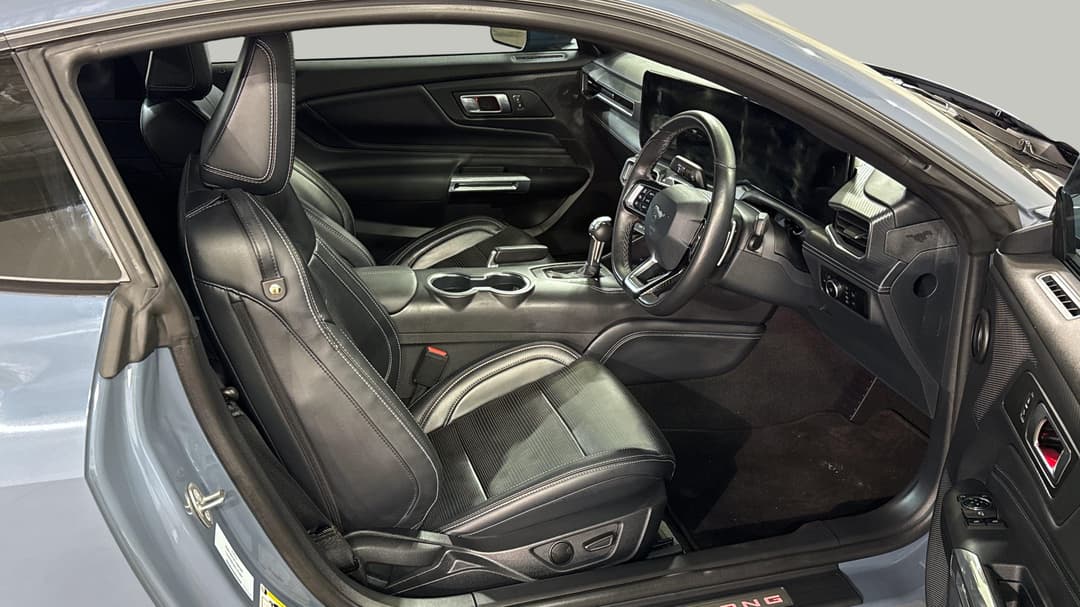 2024 Ford Mustang Gt 5.0 V8, Automatic, 7916 km, Right Side Front Door Cabin View