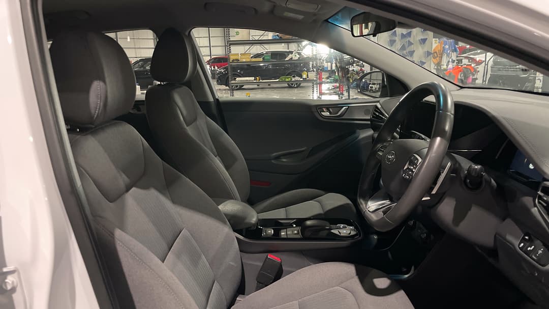 2022 Hyundai Ioniq Electric Elite, Automatic, 35895 km, Right Side Front Door Cabin View