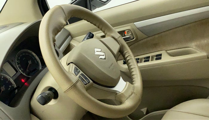 2015 Maruti Ertiga ZXI, Petrol, Manual, 24,957 km, Steering wheel - Steering cover is minor torn