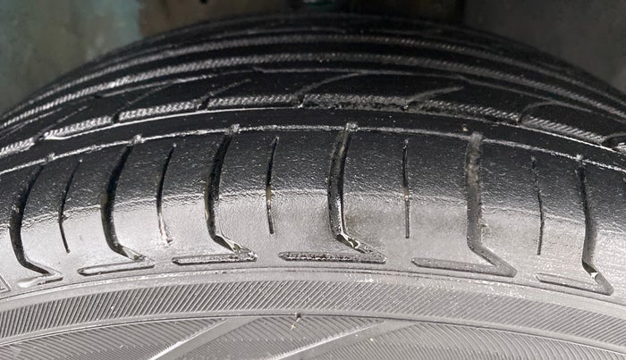 2017 Maruti IGNIS ZETA 1.2 K12 AMT, Petrol, Automatic, 90,264 km, Right Front Tyre Tread