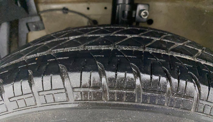 2015 Maruti Swift Dzire VDI ABS, Diesel, Manual, 1,08,268 km, Left Front Tyre Tread