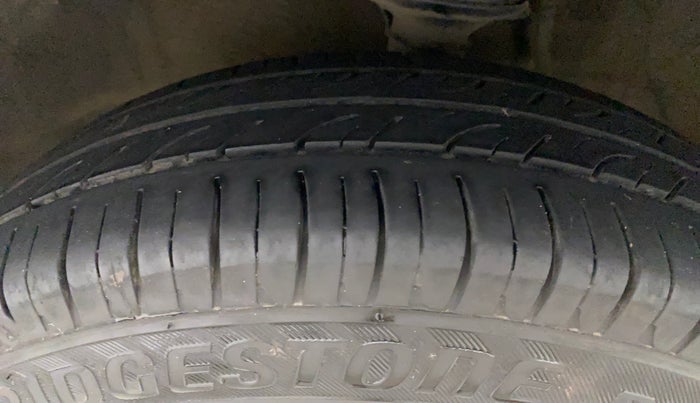 2016 Maruti Alto 800 LXI, Petrol, Manual, 75,749 km, Left Front Tyre Tread