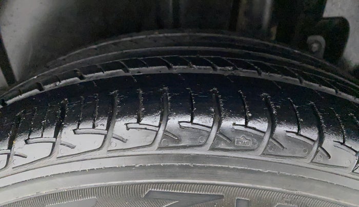 2014 Maruti Ertiga VXI, Petrol, Manual, 41,974 km, Left Rear Tyre Tread