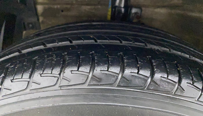2014 Maruti Ertiga VXI, Petrol, Manual, 41,974 km, Left Front Tyre Tread