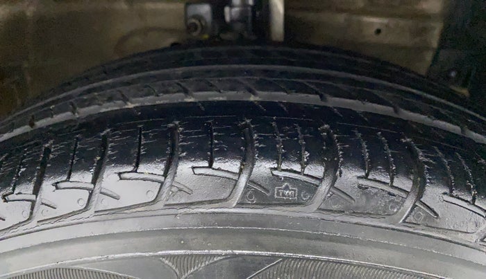 2014 Maruti Ertiga VXI, Petrol, Manual, 41,974 km, Right Front Tyre Tread