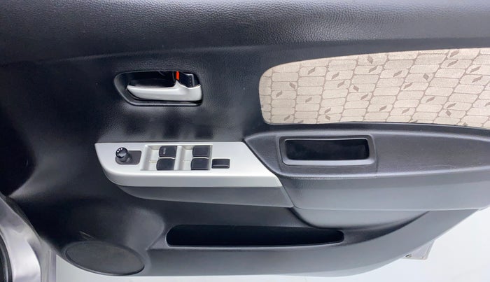 2014 Maruti Wagon R 1.0 VXI, Petrol, Manual, 1,17,509 km, Driver Side Door Panels Controls