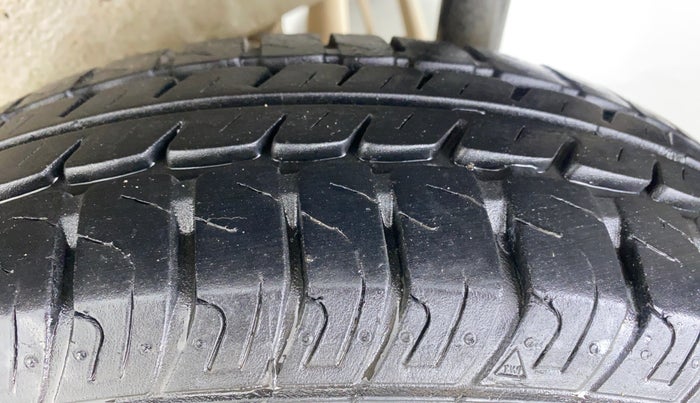 2018 Maruti Wagon R 1.0 LXI CNG, CNG, Manual, 26,783 km, Left Rear Tyre Tread