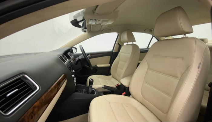 2014 Volkswagen Jetta COMFORTLINE TDI, Diesel, Manual, 1,20,112 km, Right Side Front Door Cabin