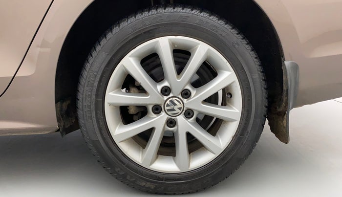 2014 Volkswagen Jetta COMFORTLINE TDI, Diesel, Manual, 1,20,112 km, Left Rear Wheel
