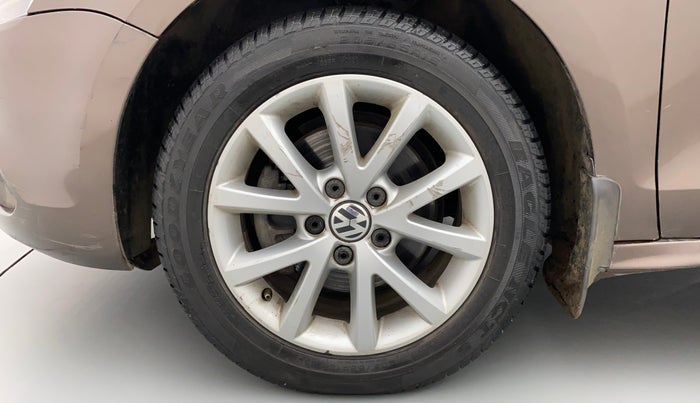 2014 Volkswagen Jetta COMFORTLINE TDI, Diesel, Manual, 1,20,112 km, Left Front Wheel